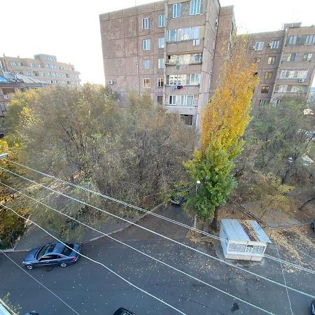 Large Cozy Apartment On Beginning Of Komitas Ave เยเรวาน ภายนอก รูปภาพ