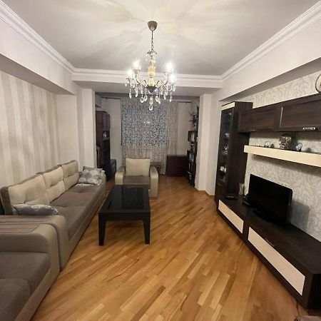 Large Cozy Apartment On Beginning Of Komitas Ave เยเรวาน ภายนอก รูปภาพ