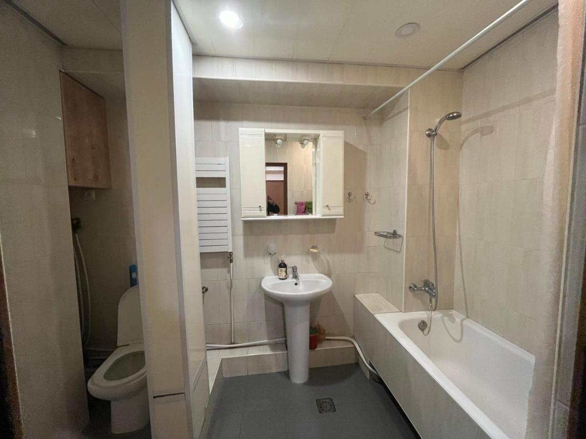 Large Cozy Apartment On Beginning Of Komitas Ave เยเรวาน ภายนอก รูปภาพ