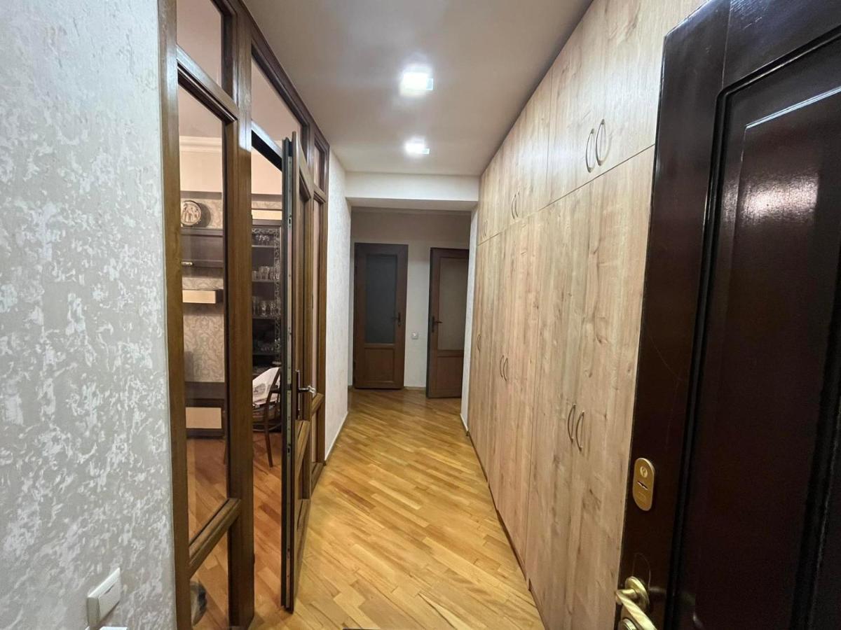 Large Cozy Apartment On Beginning Of Komitas Ave เยเรวาน ภายนอก รูปภาพ